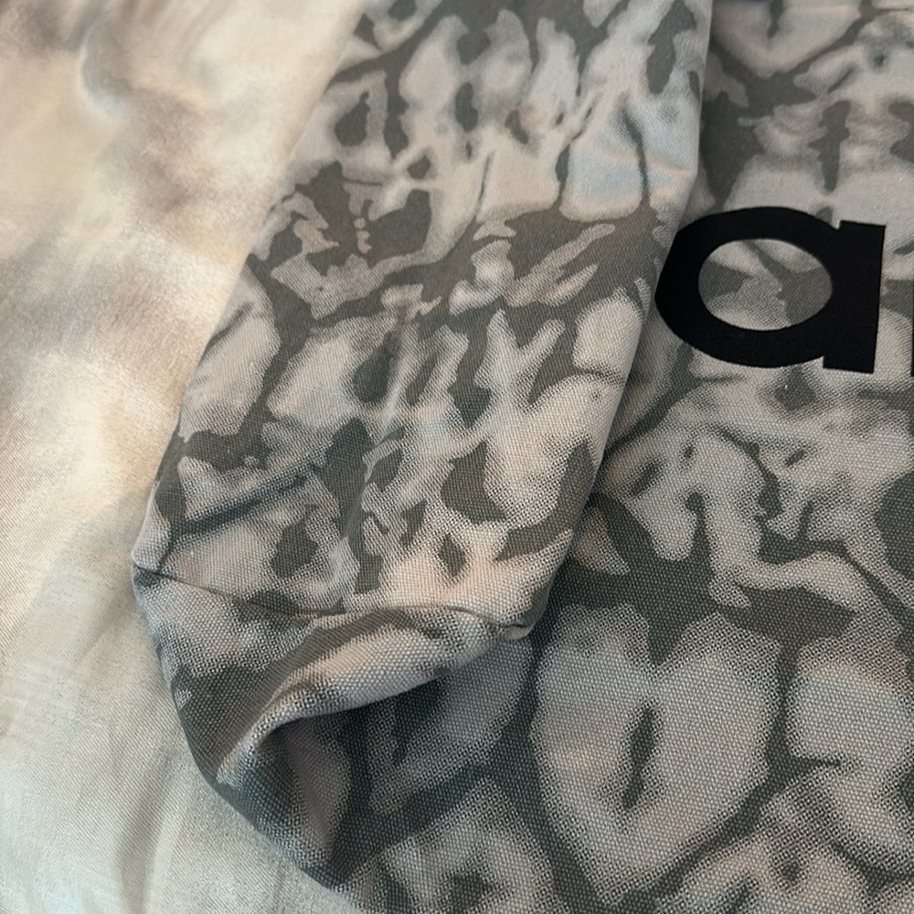 ALO = Air, Land & Ocean.   Carry-it-all Tie Dye Shopper - Picture 8 of 8